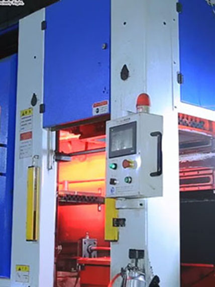 Automatic molding production line